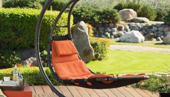 Подвесной шезлонг-качели – комфортный отдых премиум класса в вашем саду